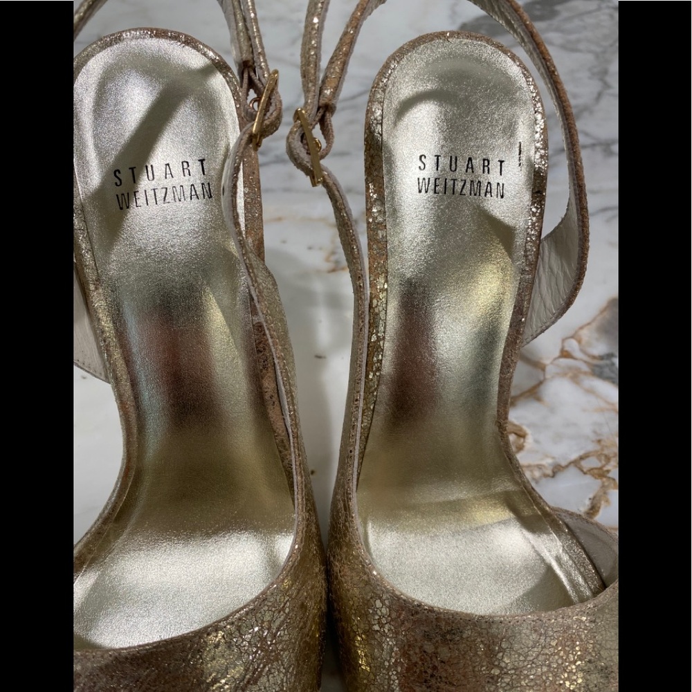Stuart Weitzman Cracked Gold Leather Sandal Size 8 - Picture 5 of 11